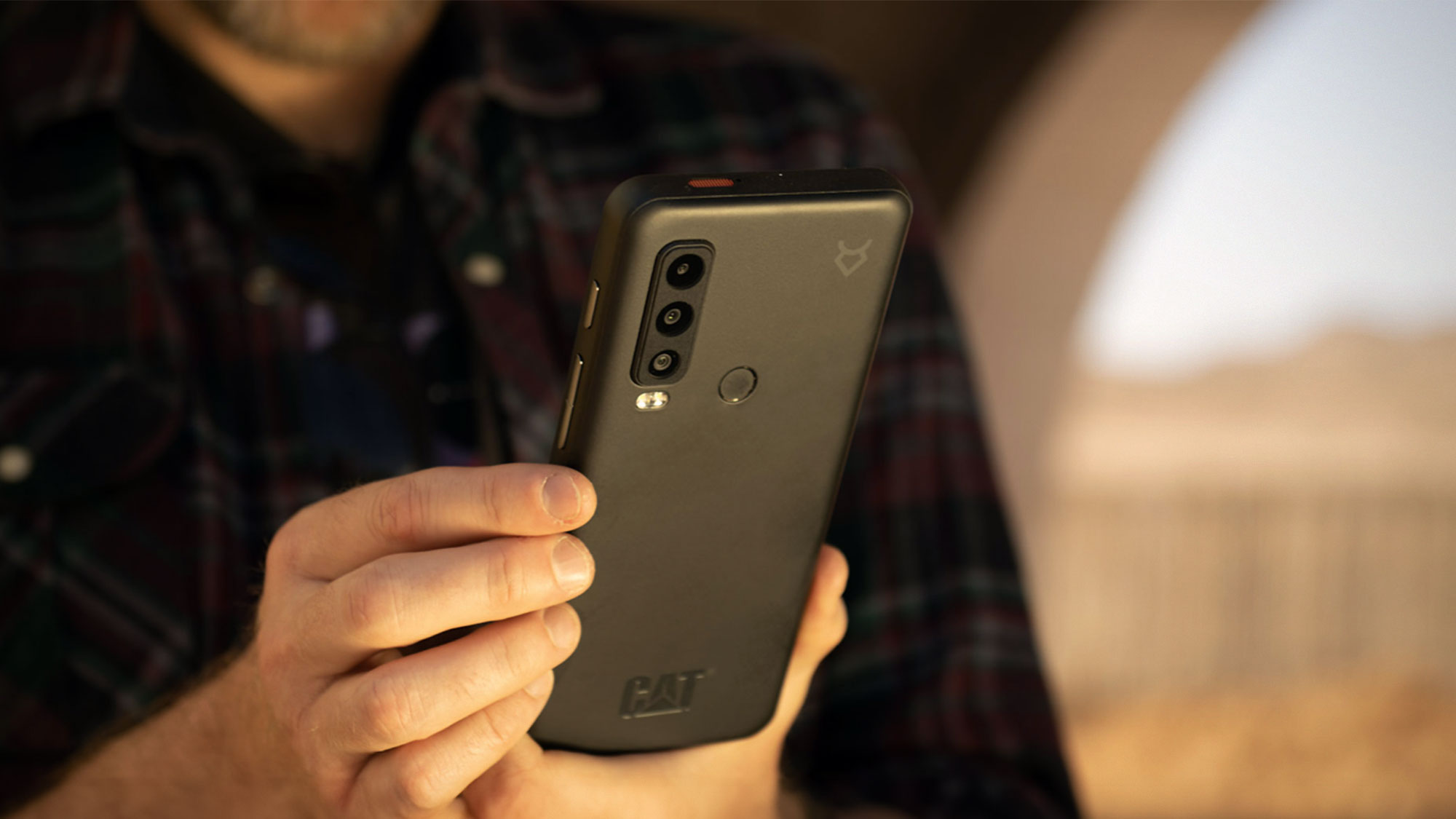 Lançado em 2023, o Cat S75 é um smartphone robusto e resistente.