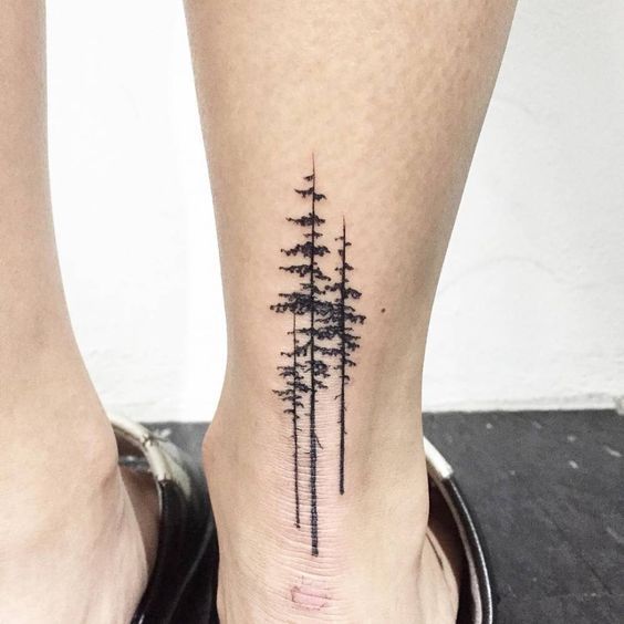 Tatuagem no braço masculino pequeno