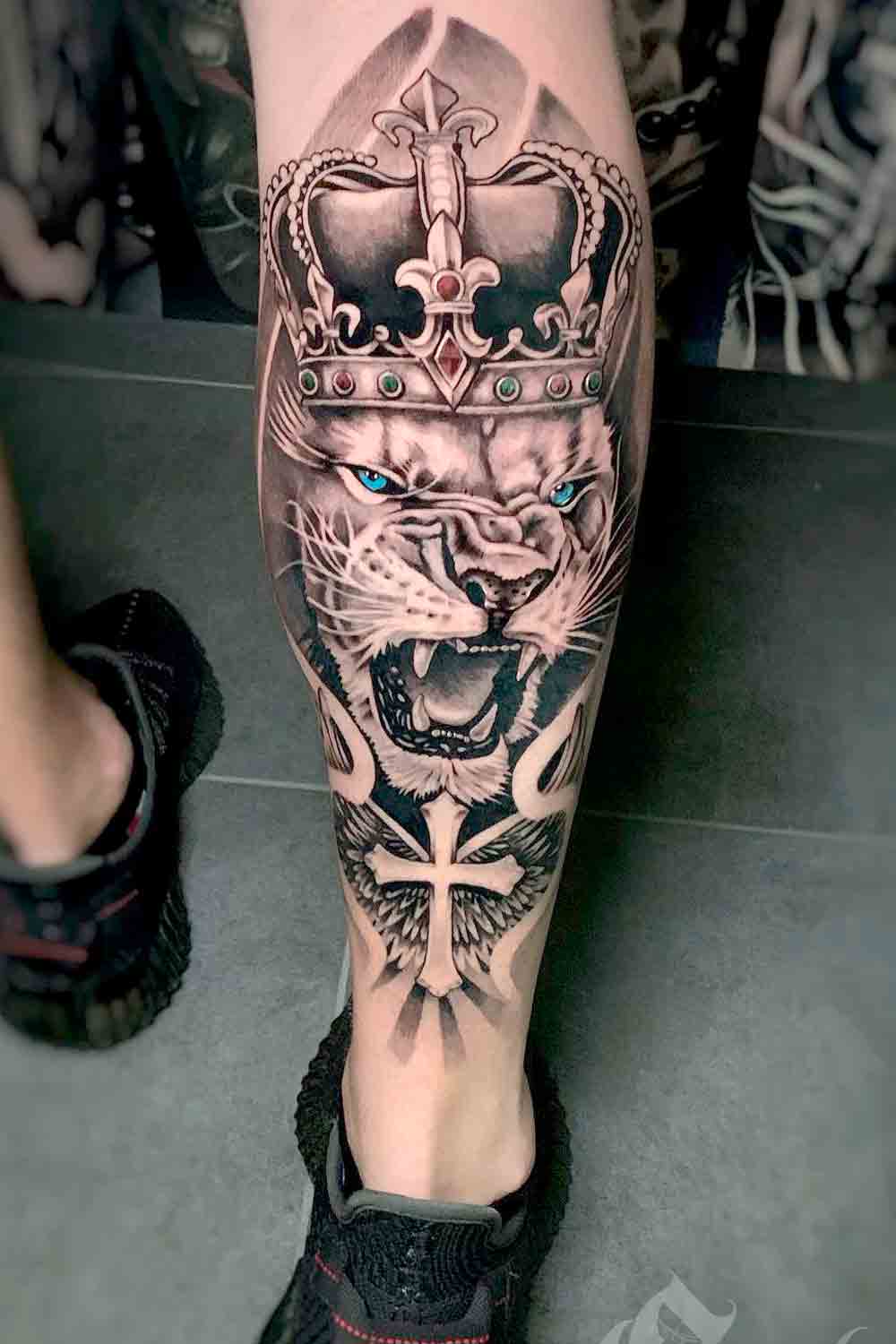 Tatuagens masculinas na panturrilha