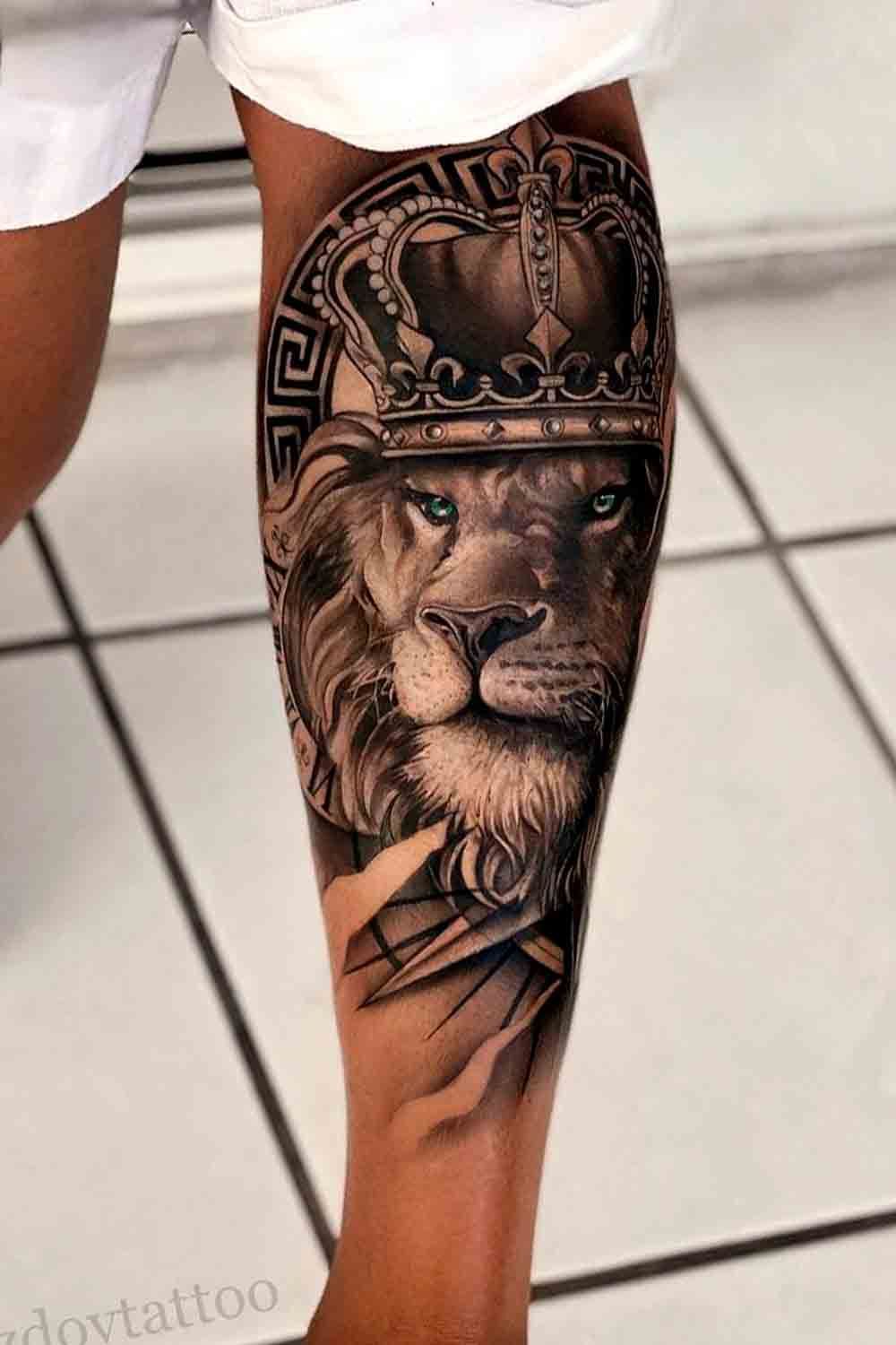 Tatuagens masculinas na panturrilha