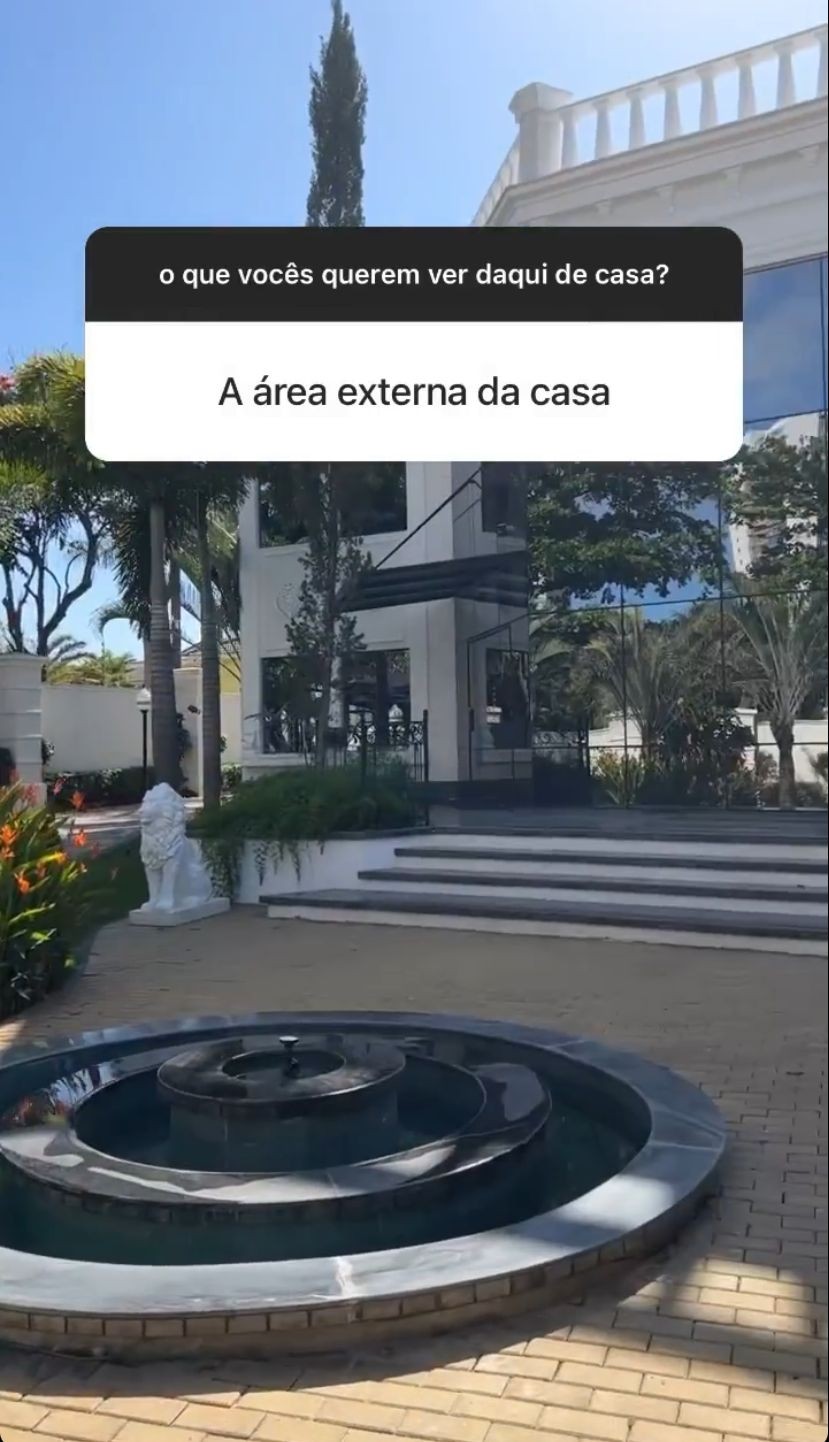 Gabi Brandt faz tour em sua mansão