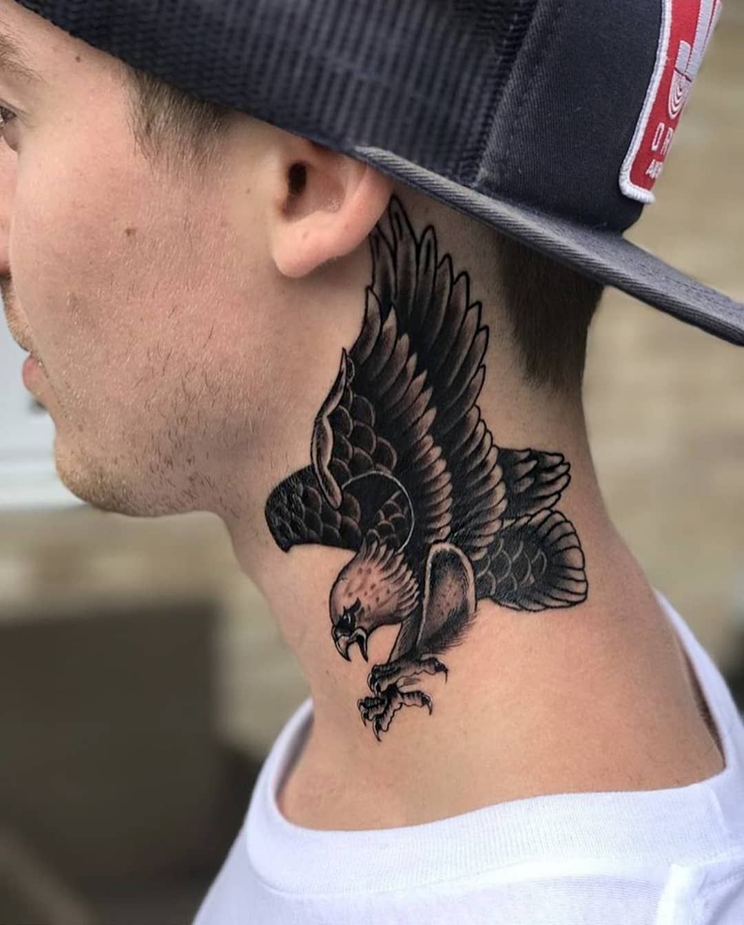 tattoos no pescoço masculina
