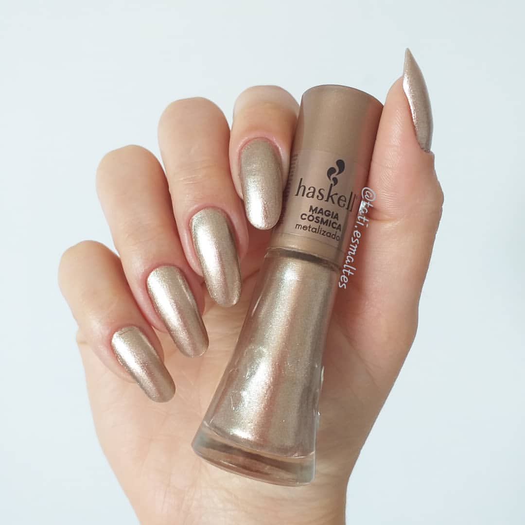 unhas douradas
