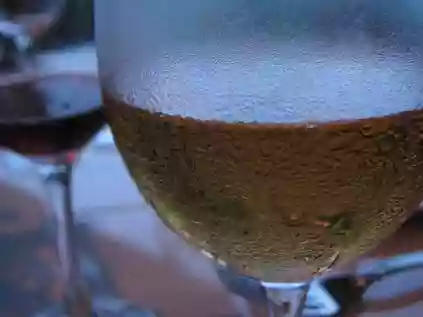 Vinho: saiba como gelar de forma prática e rápida