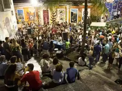 Mistura de samba, história e cultura: conheça a Pedra do sal 