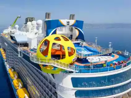  Viagem turística em navio luxuoso