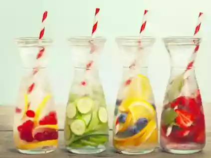 Água aromatizada: o que é, pra que serve e como fazer