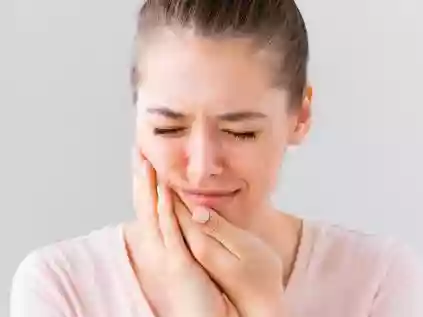 O que fazer quando a dor de dente te pega de surpresa? Descubra os melhores remédios caseiros e dicas para aliviar a dor!