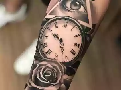 10 ideias de tatuagem de relógio para você se inspirar 