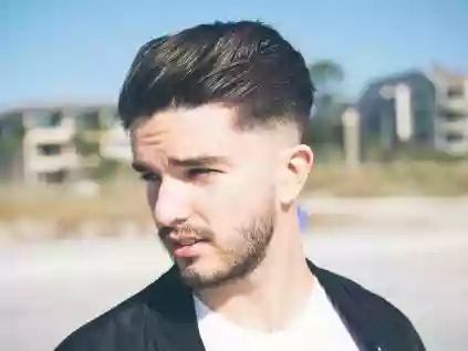 Estilo e Cuidados: Um Guia para Cabelos Médios Masculinos