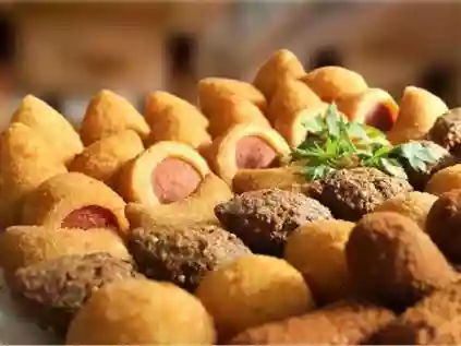 Delícias Salgadas para Festas: Encantando Paladares com Sabor e Variedade