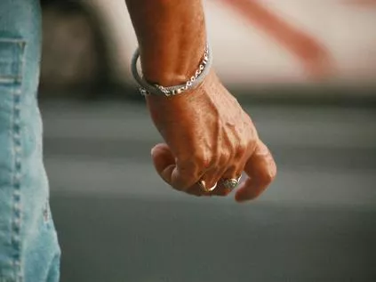 Pulseira de Prata Masculina: Elegância e Estilo em Destaque