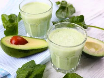 Vitamina de abacate: descubra por que essa bebida cremosa faz tão bem para sua saúde