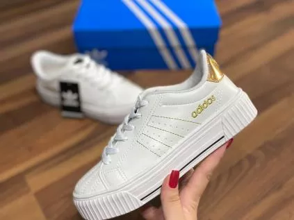 Tênis Adidas Feminino: O Guia Definitivo para Encontrar o Seu Par Perfeito