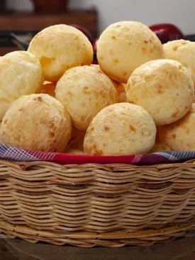 Pãozinho de queijo na airfryer: crocante por fora, macio por dentro!