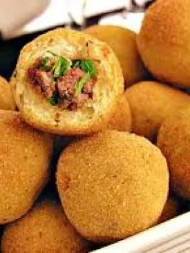 Bolinho de Mandioca Perfeito: O Segredo da Casquinha Crocante (Passo a Passo)