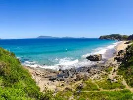 Praias de Nudismo no Brasil: Guia Prático, Regras e Melhores Destinos